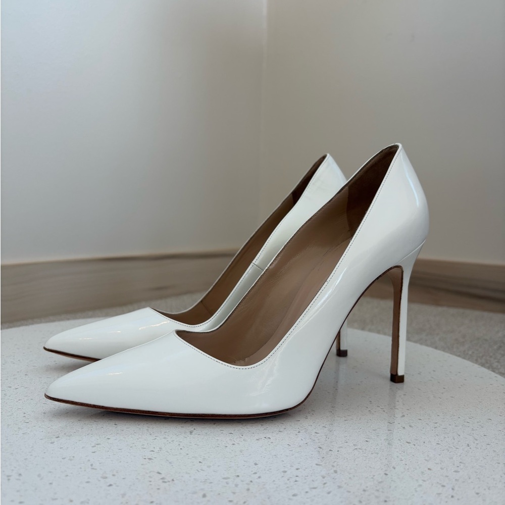 Manolo Blahnik White Leather Pumps 39